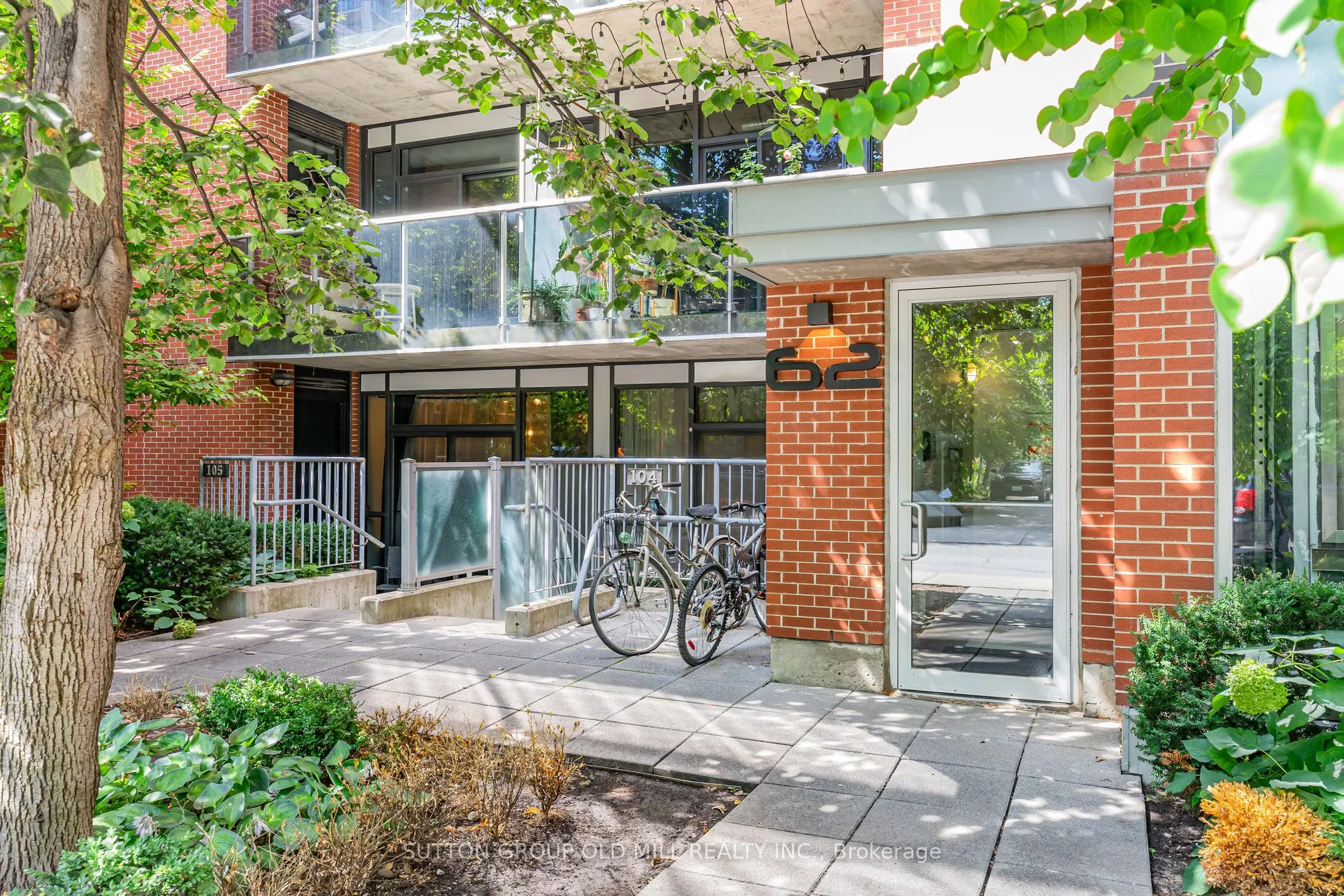 62 Niagara Street, #320