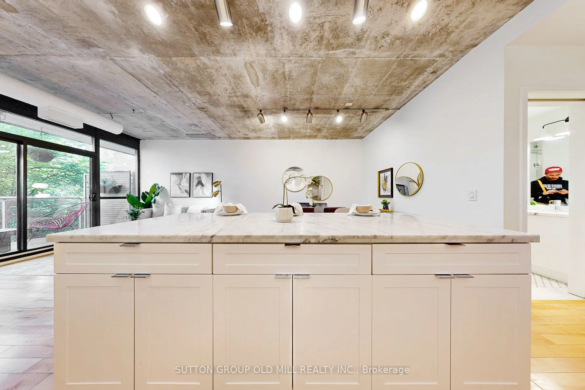 62 Niagara Street, #320