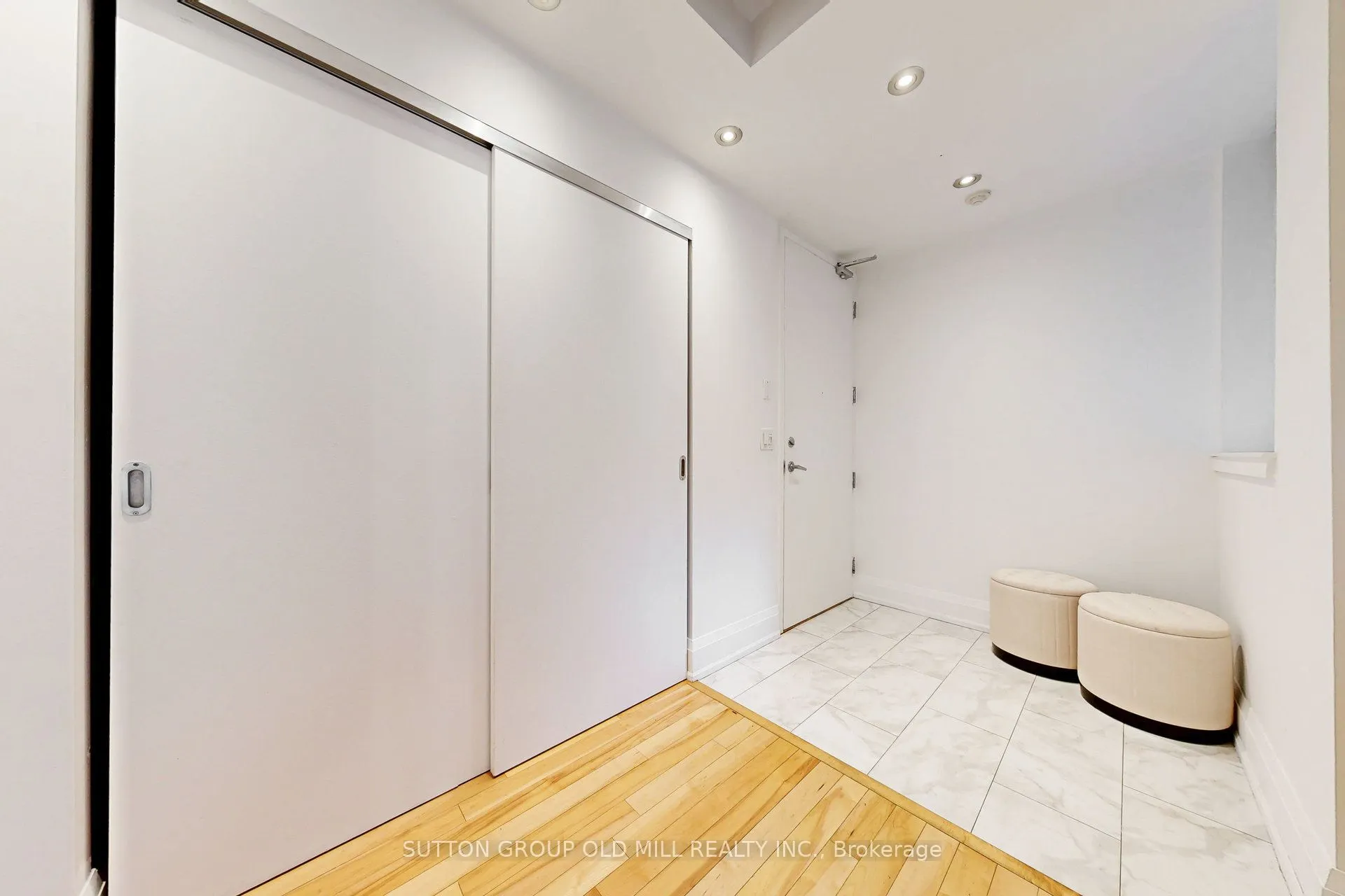 62 Niagara Street, #320