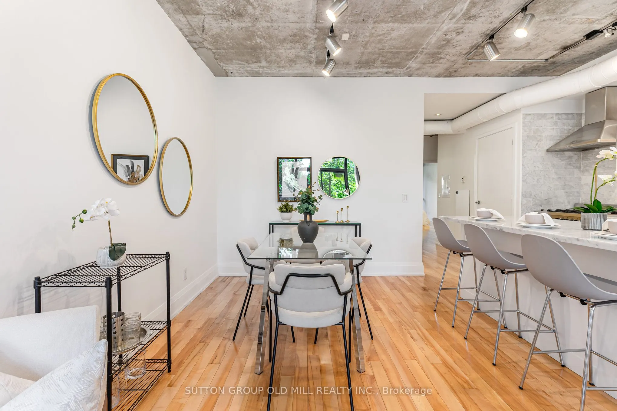 62 Niagara Street, #320
