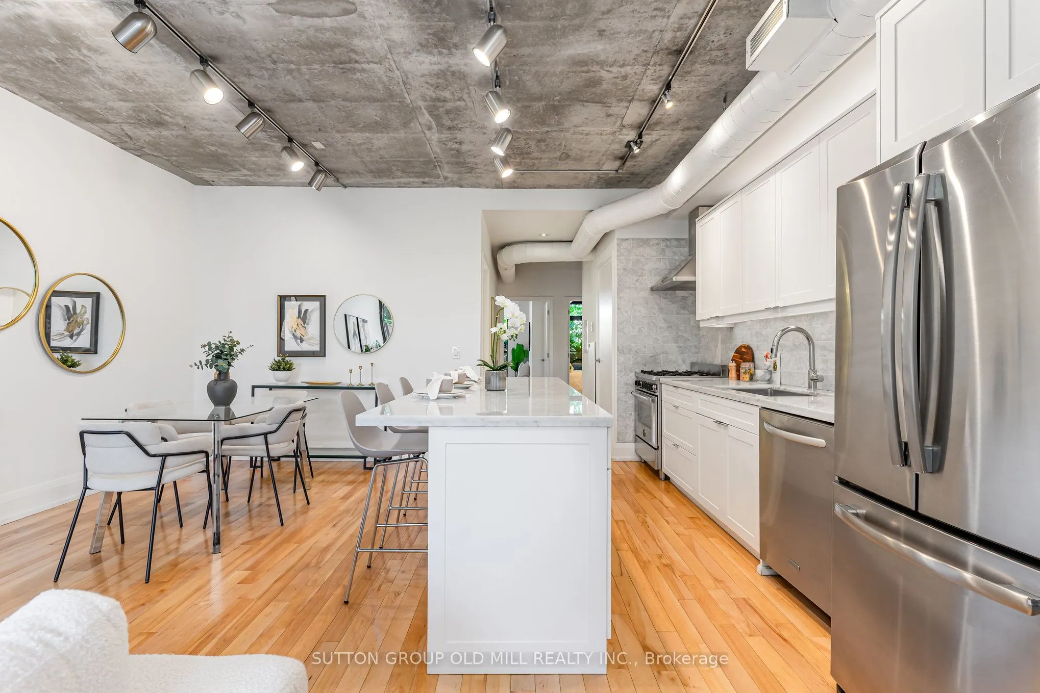 62 Niagara Street, #320