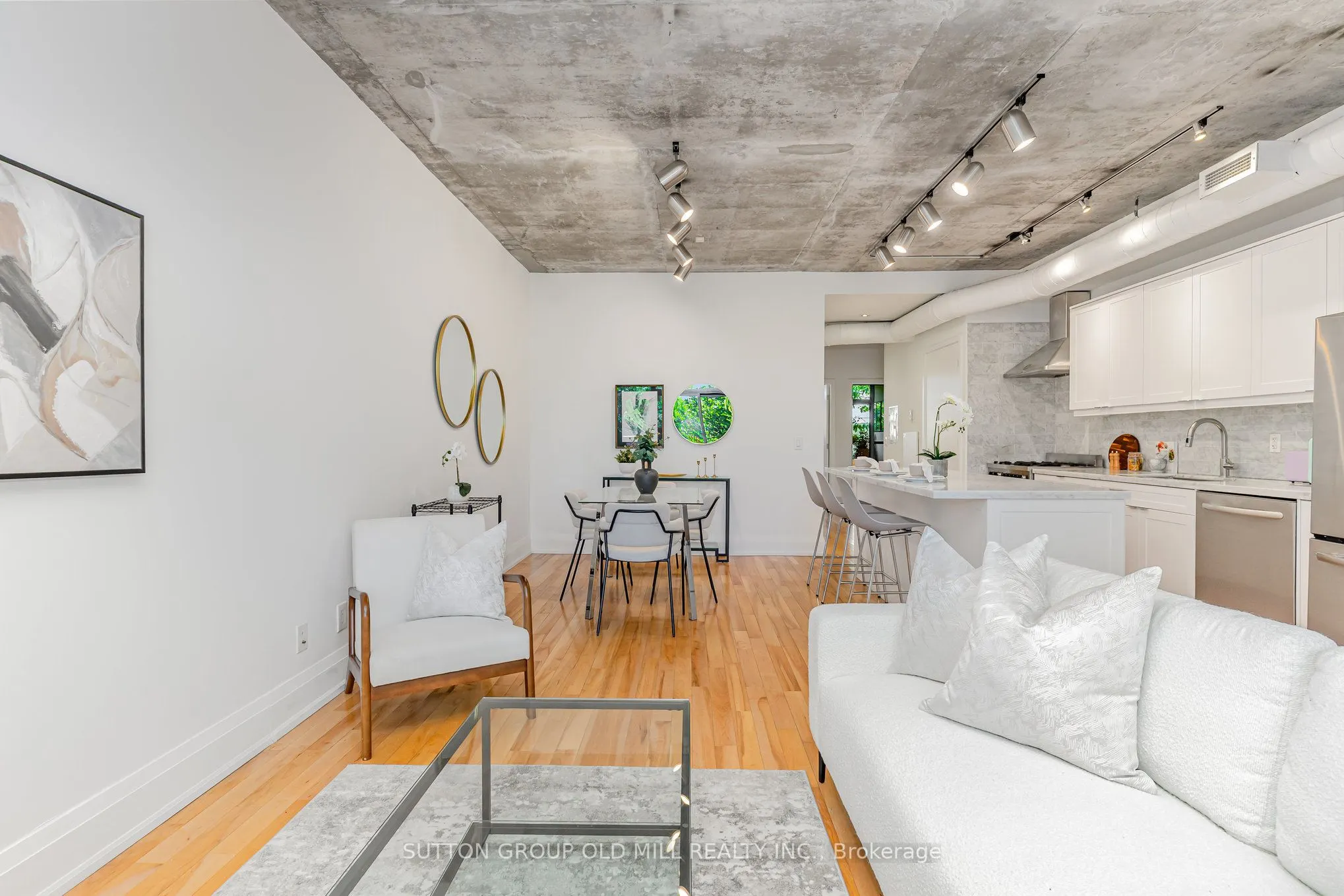 62 Niagara Street, #320