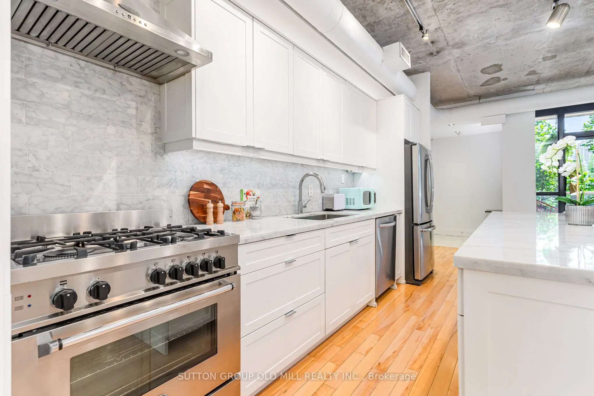 62 Niagara Street, #320