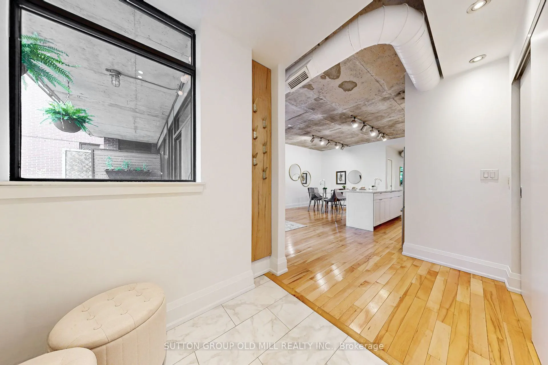 62 Niagara Street, #320