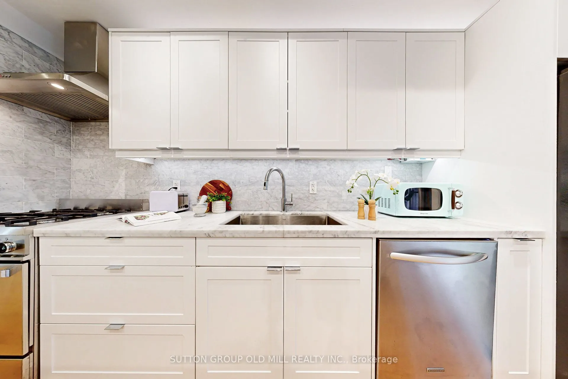 62 Niagara Street, #320