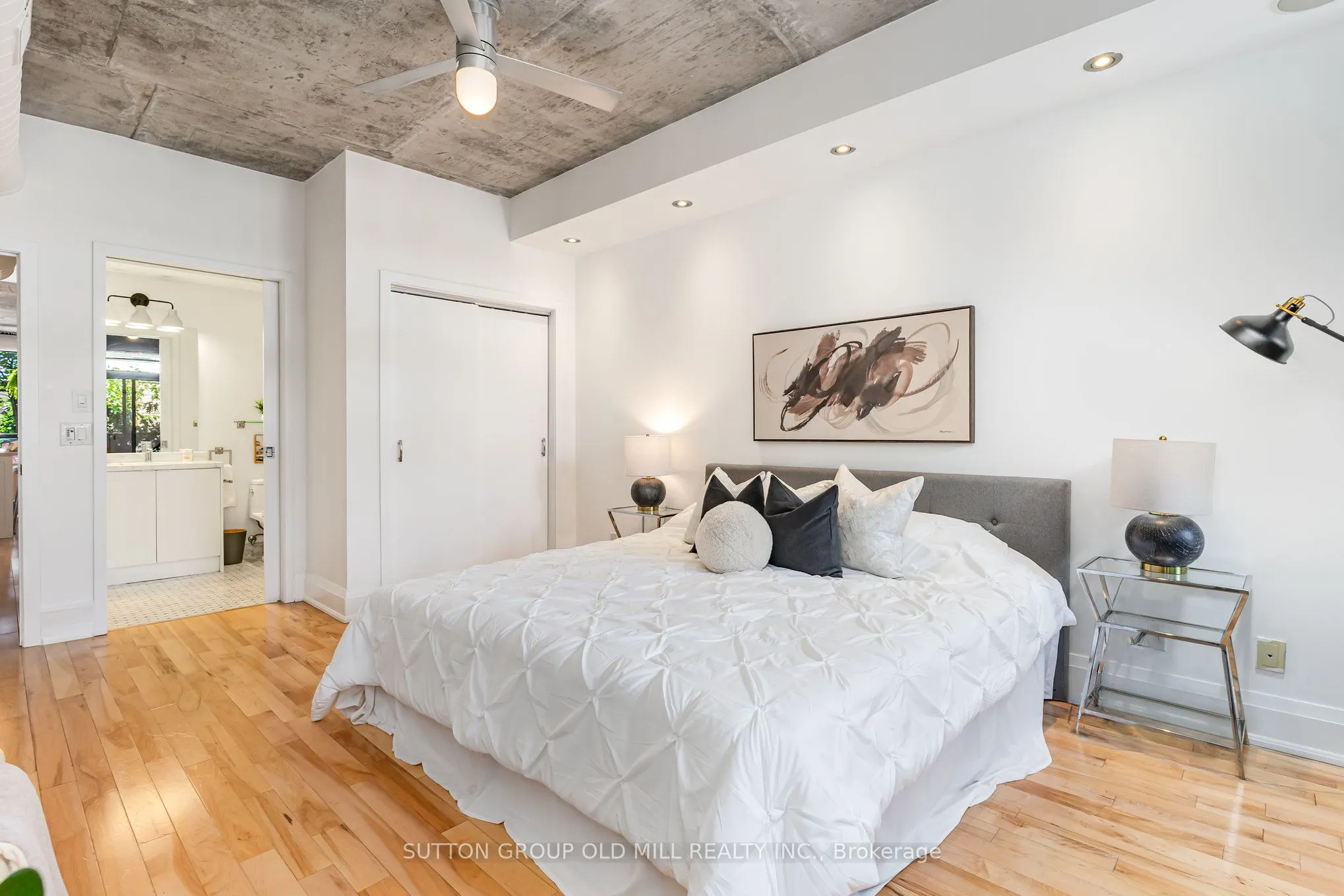62 Niagara Street, #320