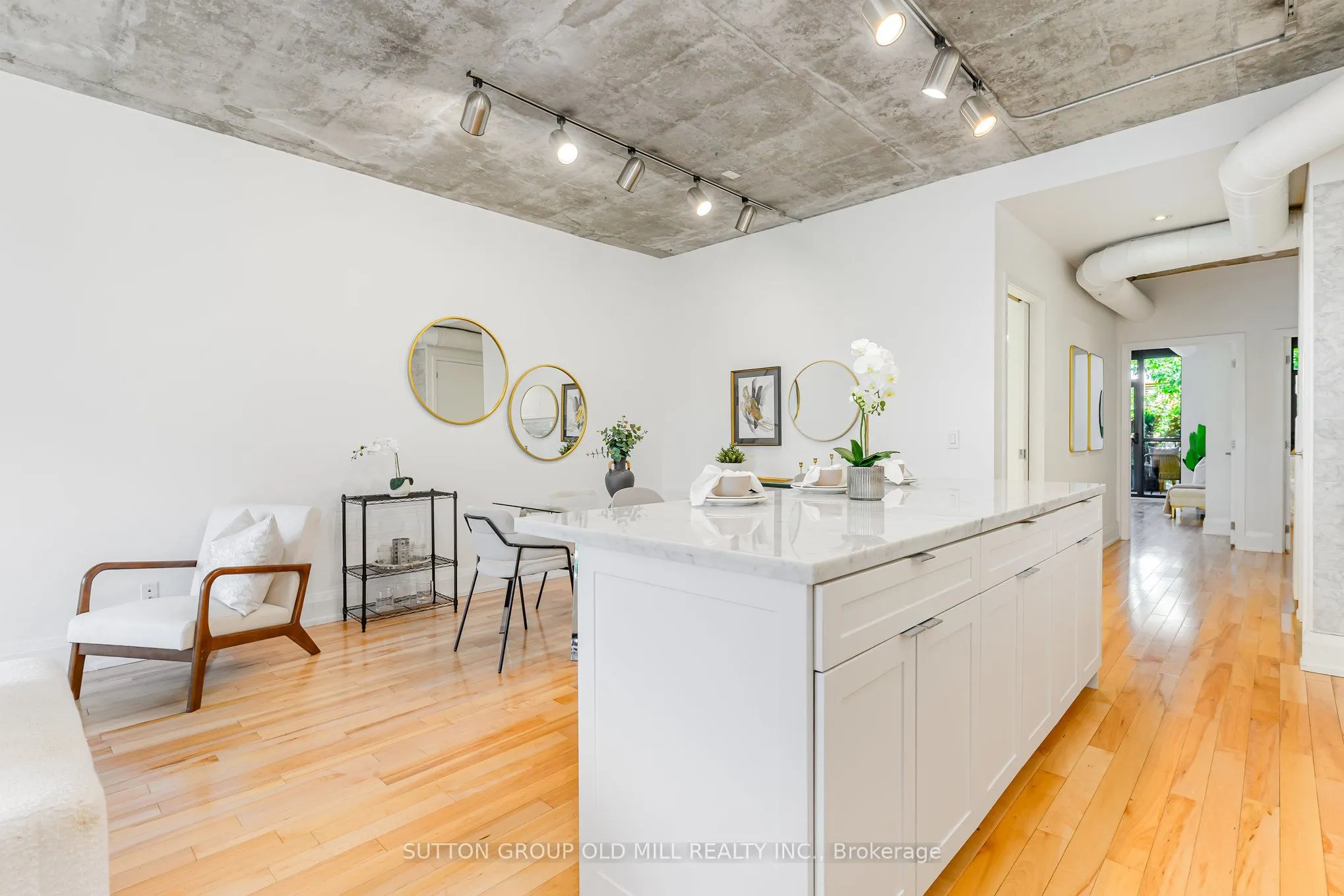 62 Niagara Street, #320