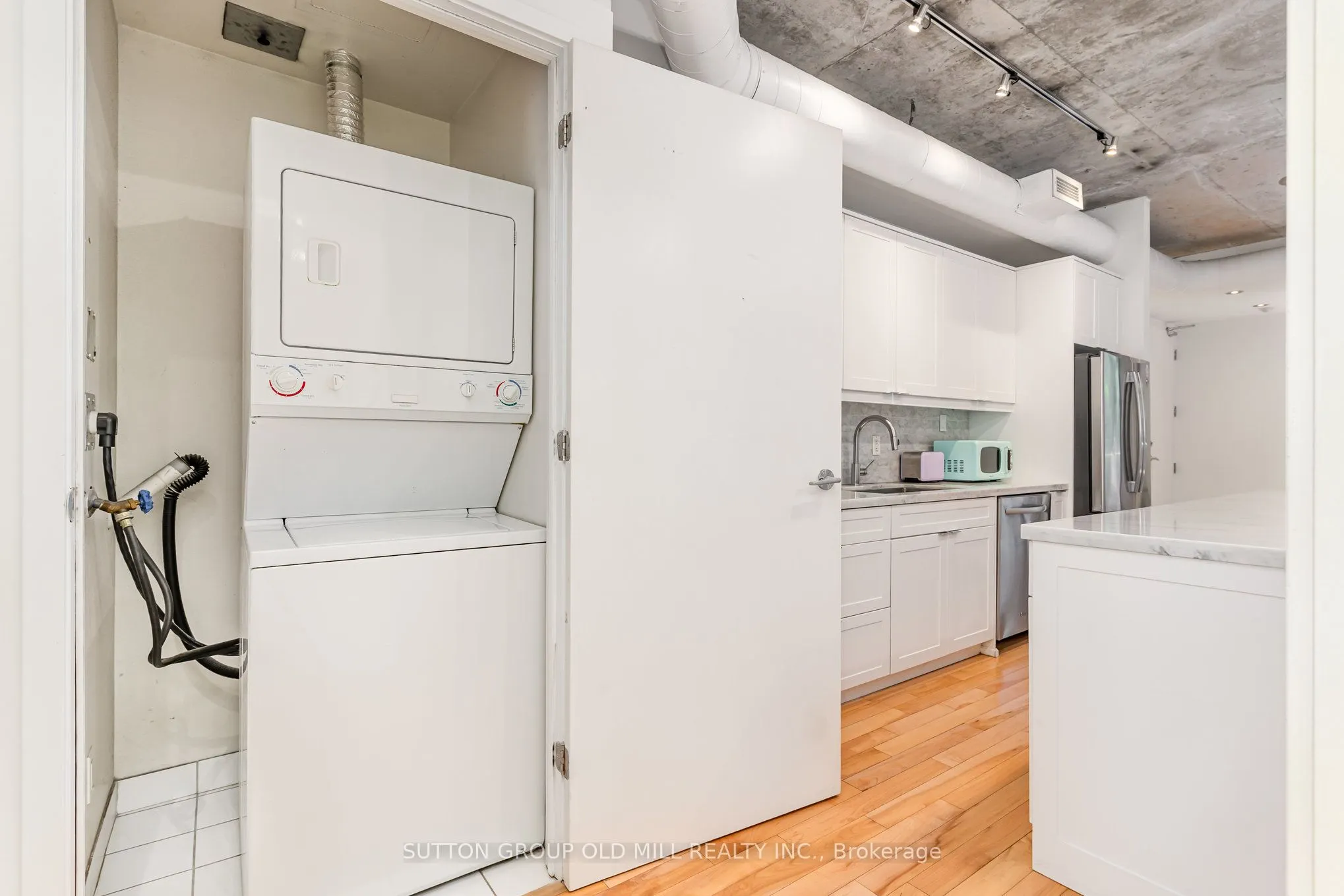62 Niagara Street, #320