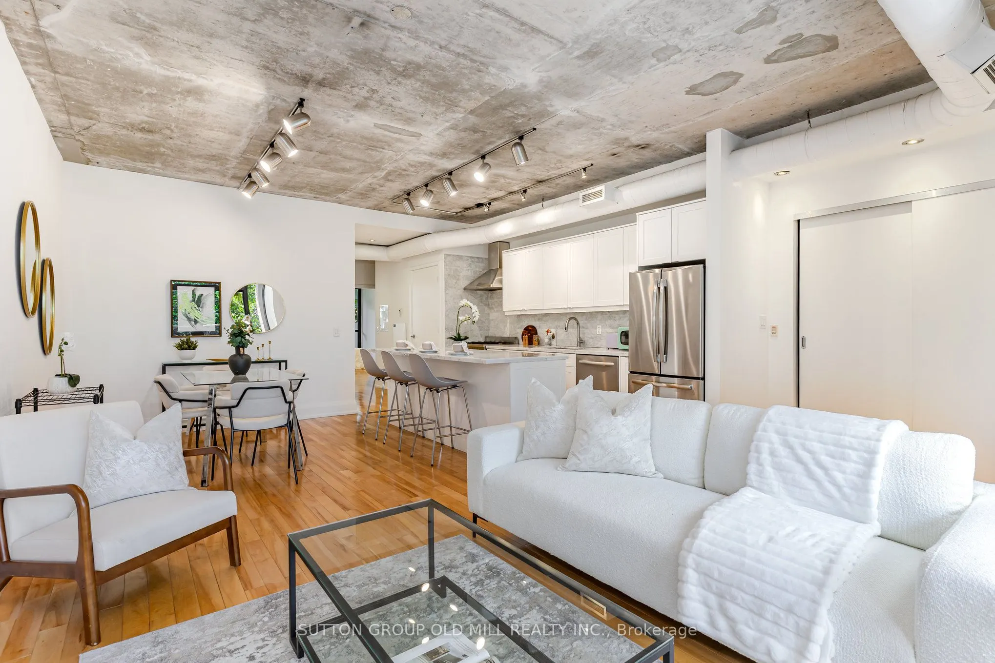 62 Niagara Street, #320