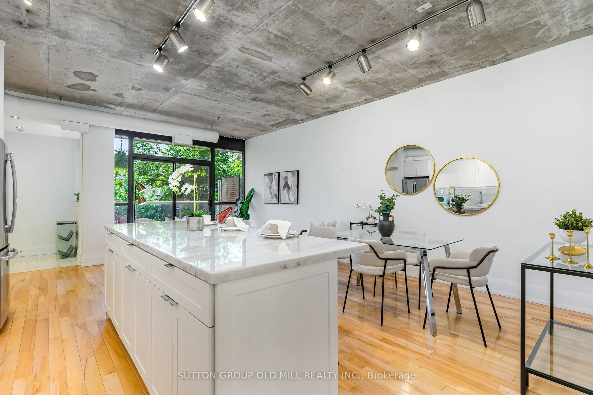 62 Niagara Street, #320