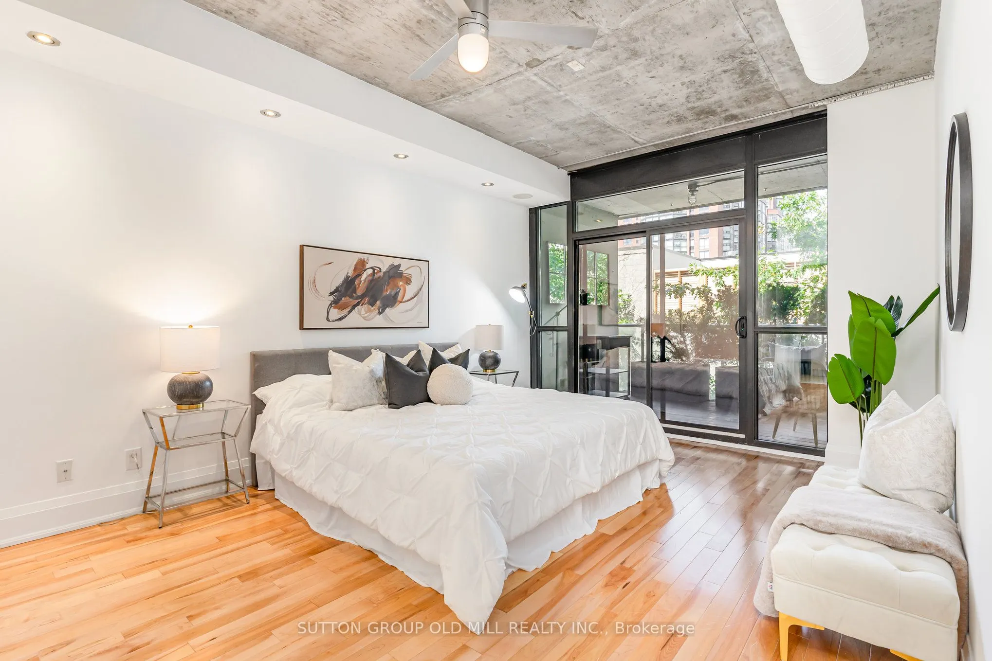 62 Niagara Street, #320