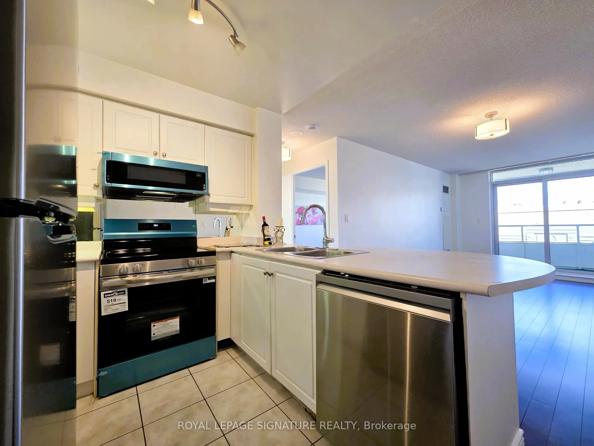 8 Rean Drive, #1002