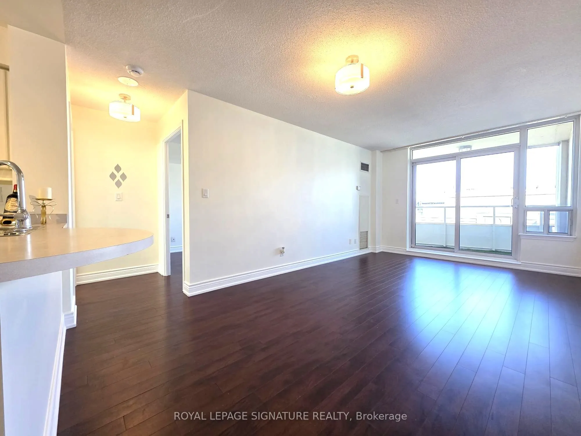 8 Rean Drive, #1002