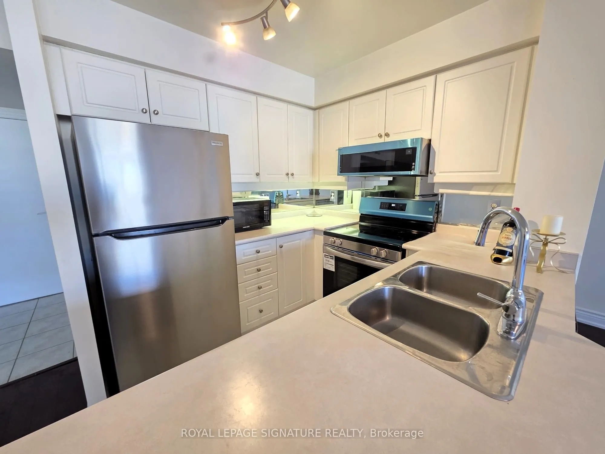 8 Rean Drive, #1002