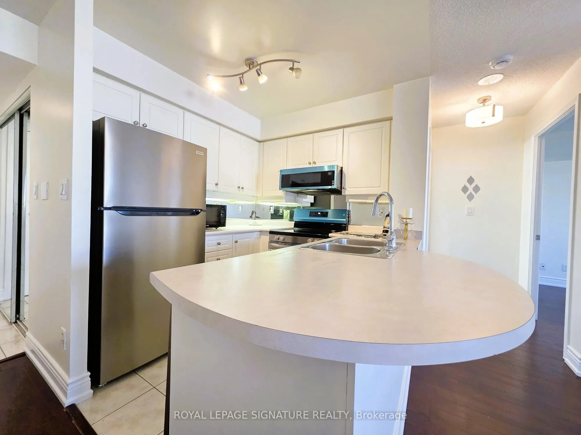 8 Rean Drive, #1002