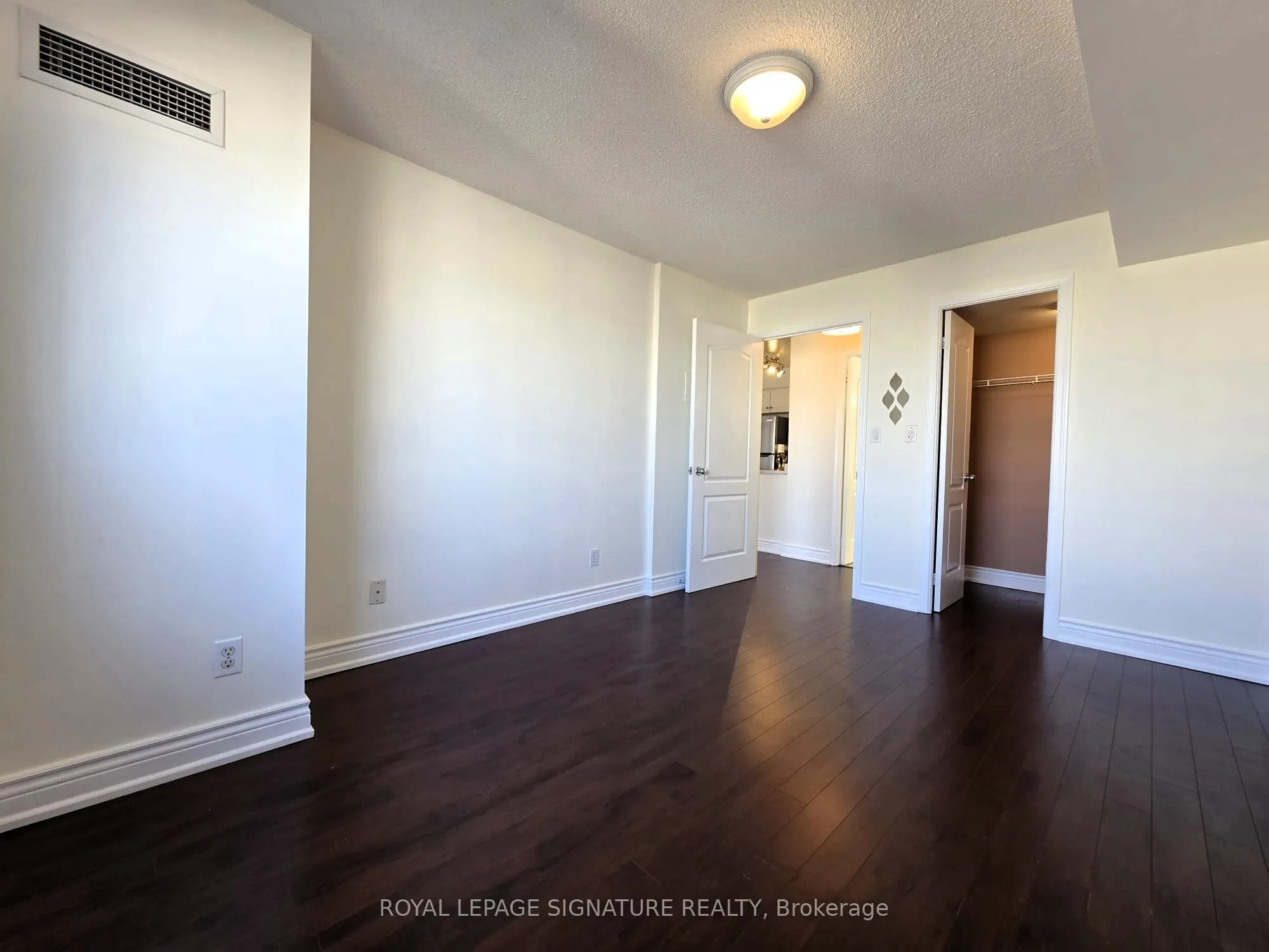 8 Rean Drive, #1002