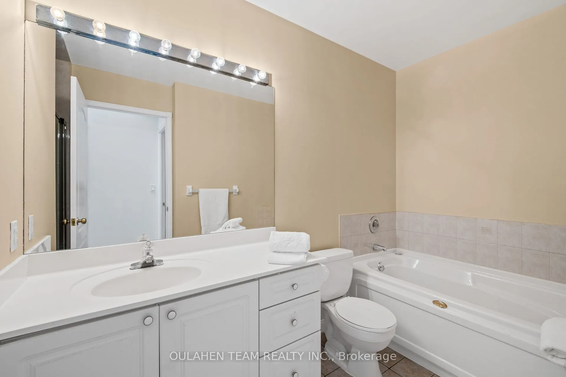 28 Sommerset Way, #1306