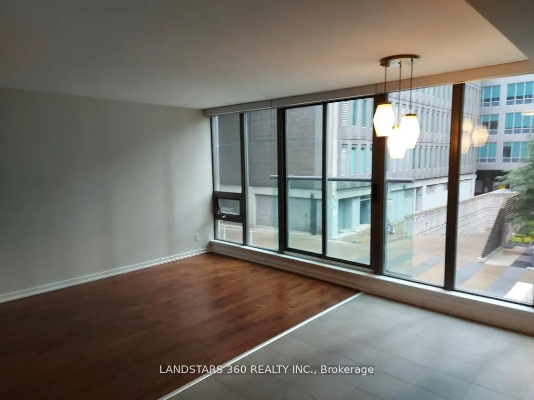 33 Lombard Street, #210