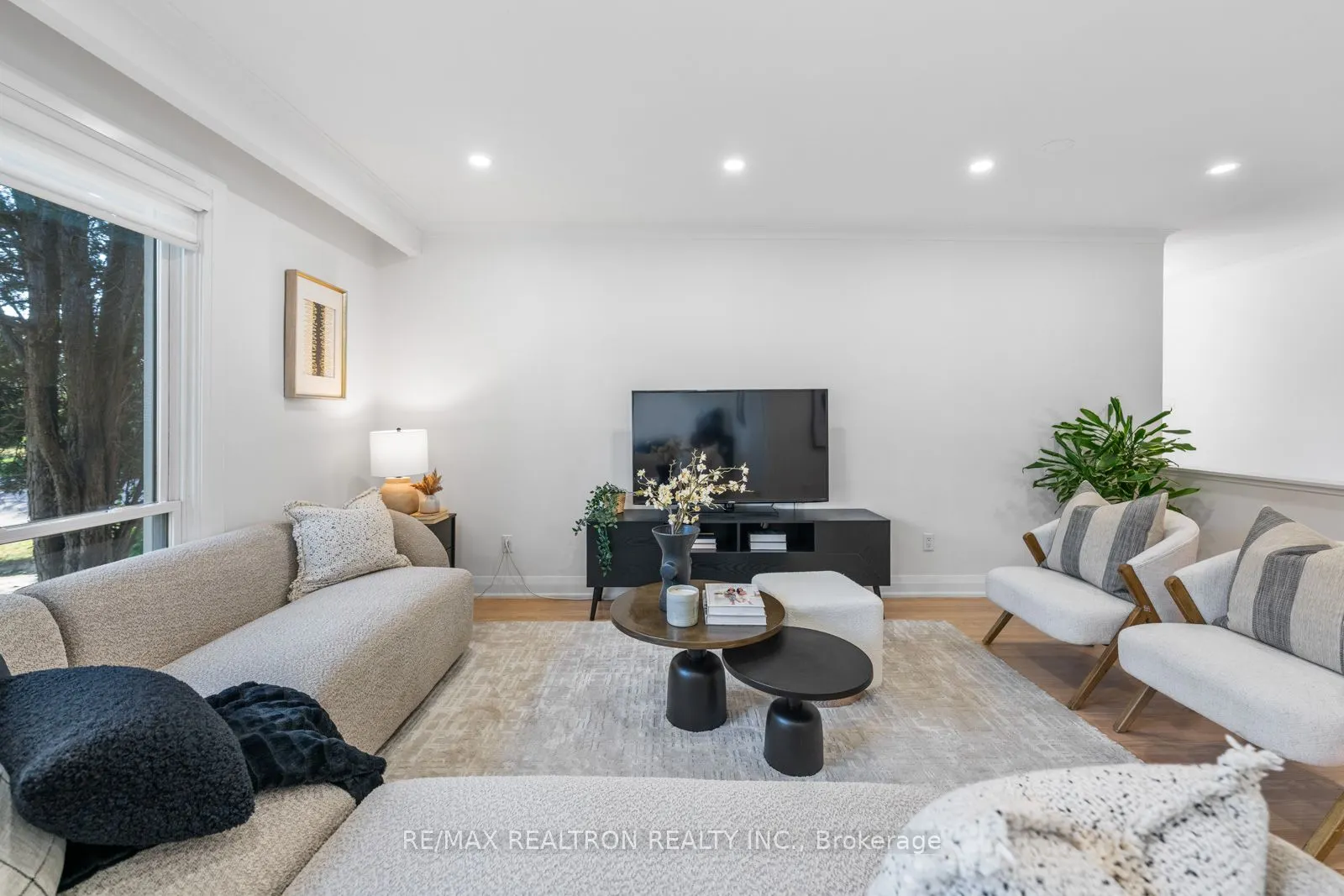 11 Artreeva Drive