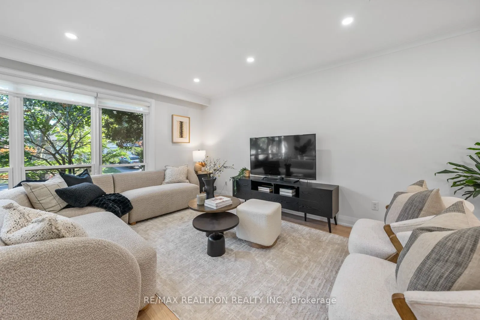 11 Artreeva Drive