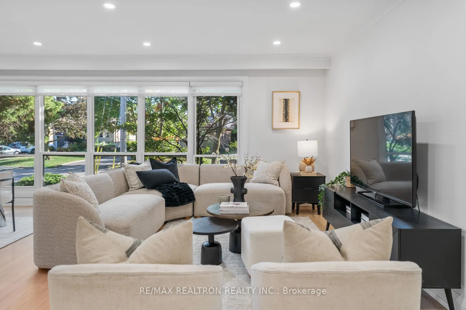 11 Artreeva Drive