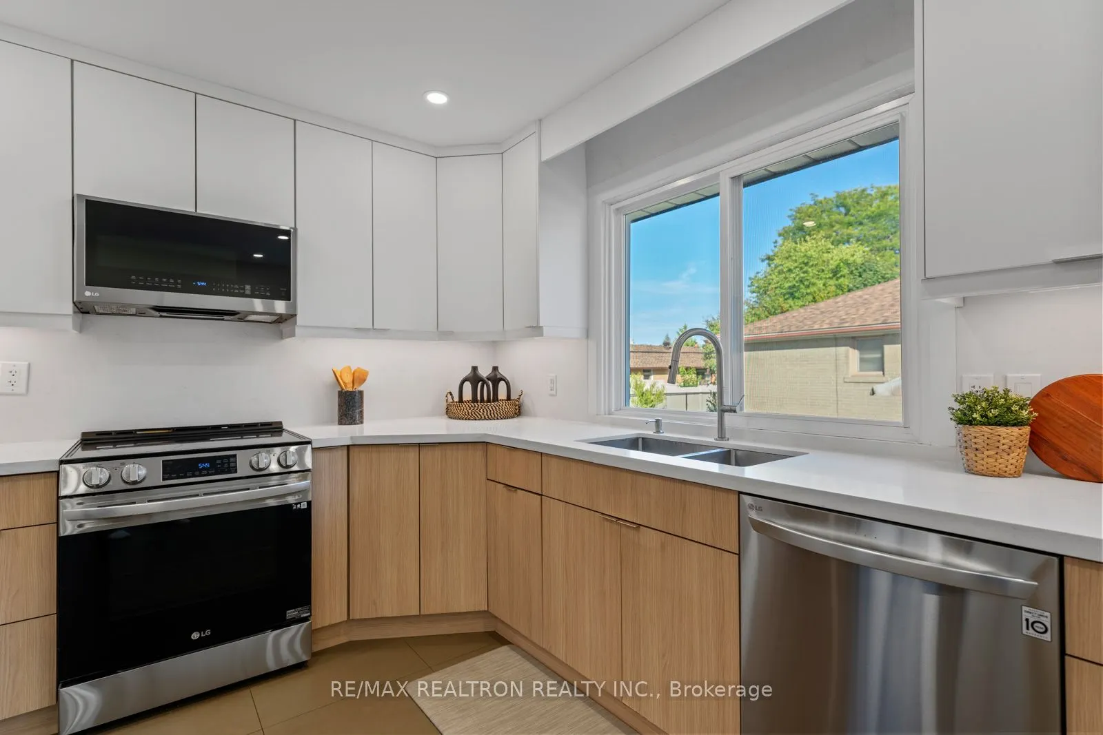 11 Artreeva Drive
