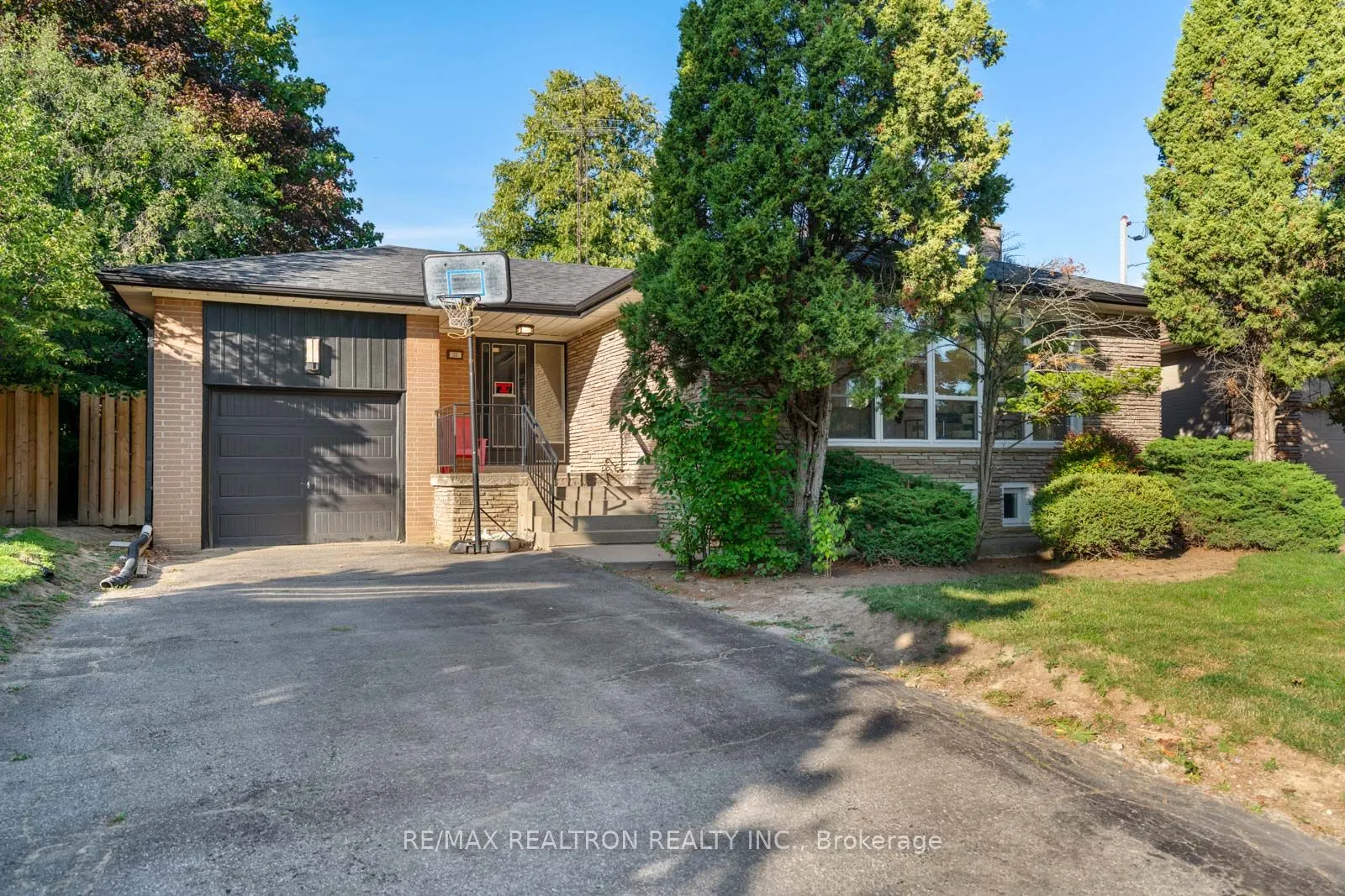 11 Artreeva Drive
