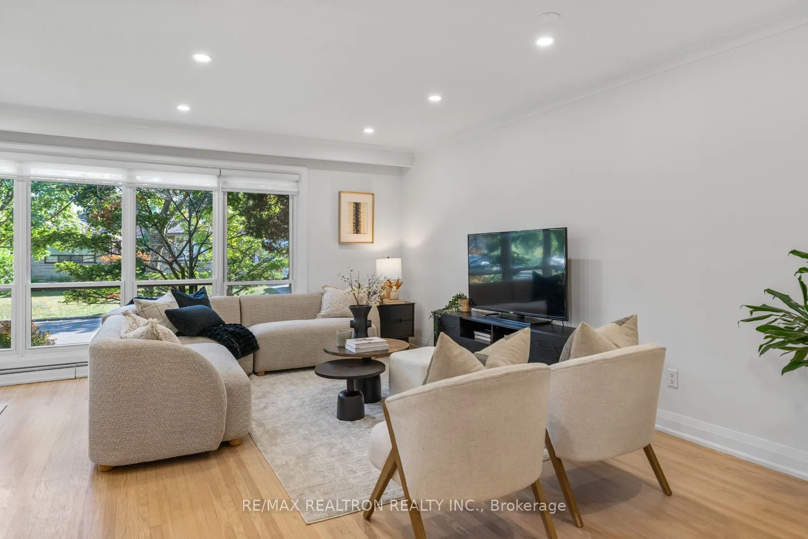 11 Artreeva Drive