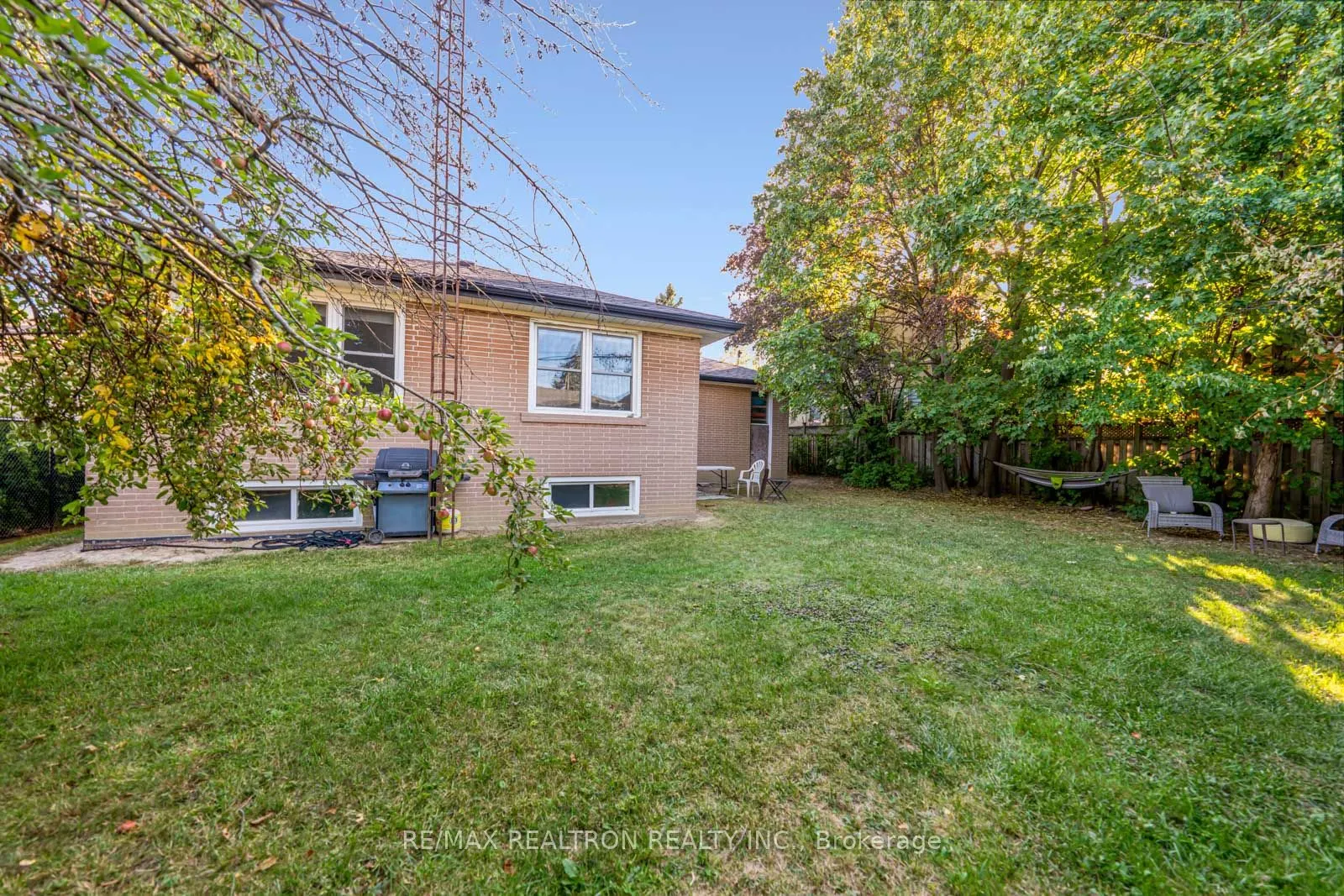 11 Artreeva Drive