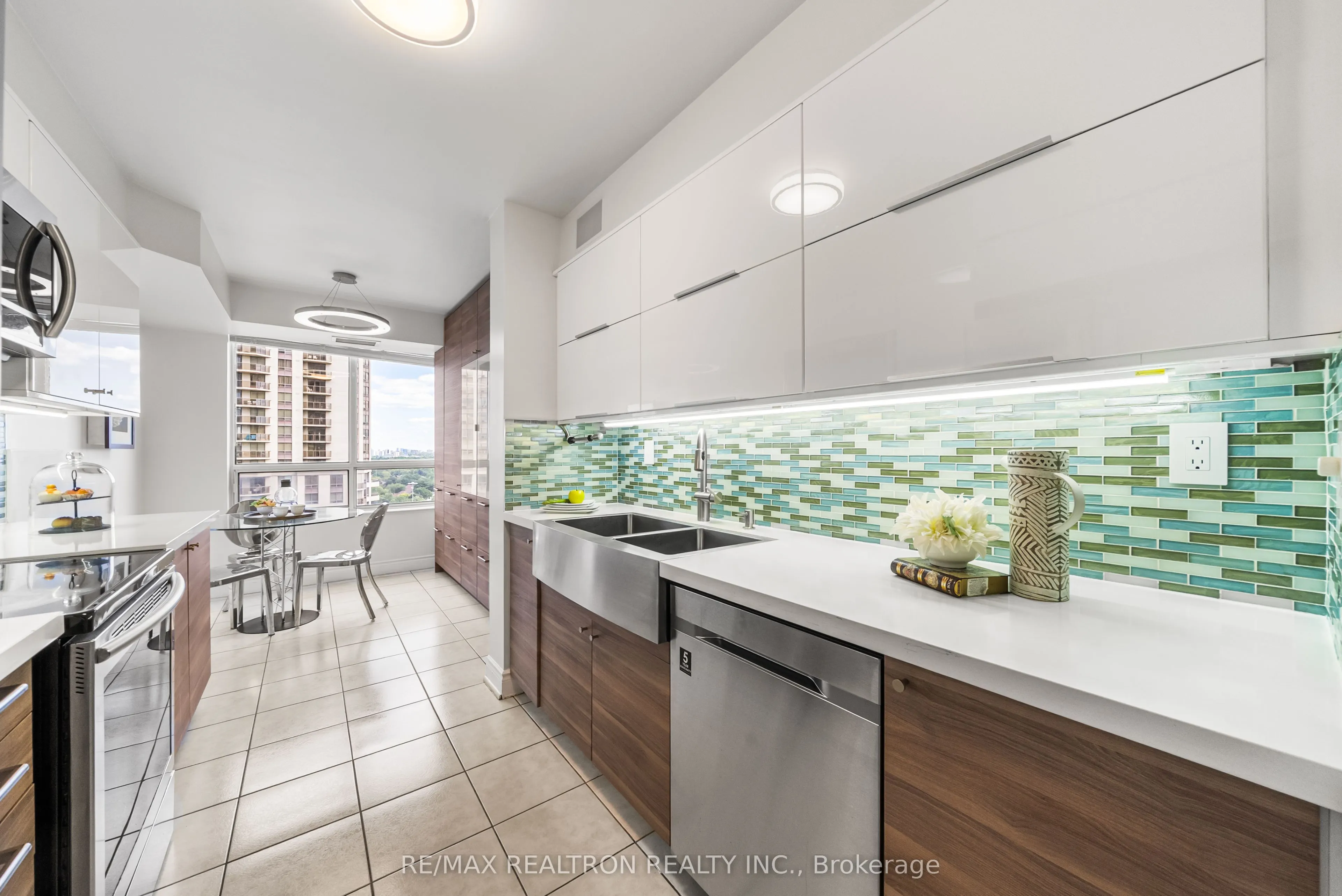 78 Harrison Garden Boulevard, #1607