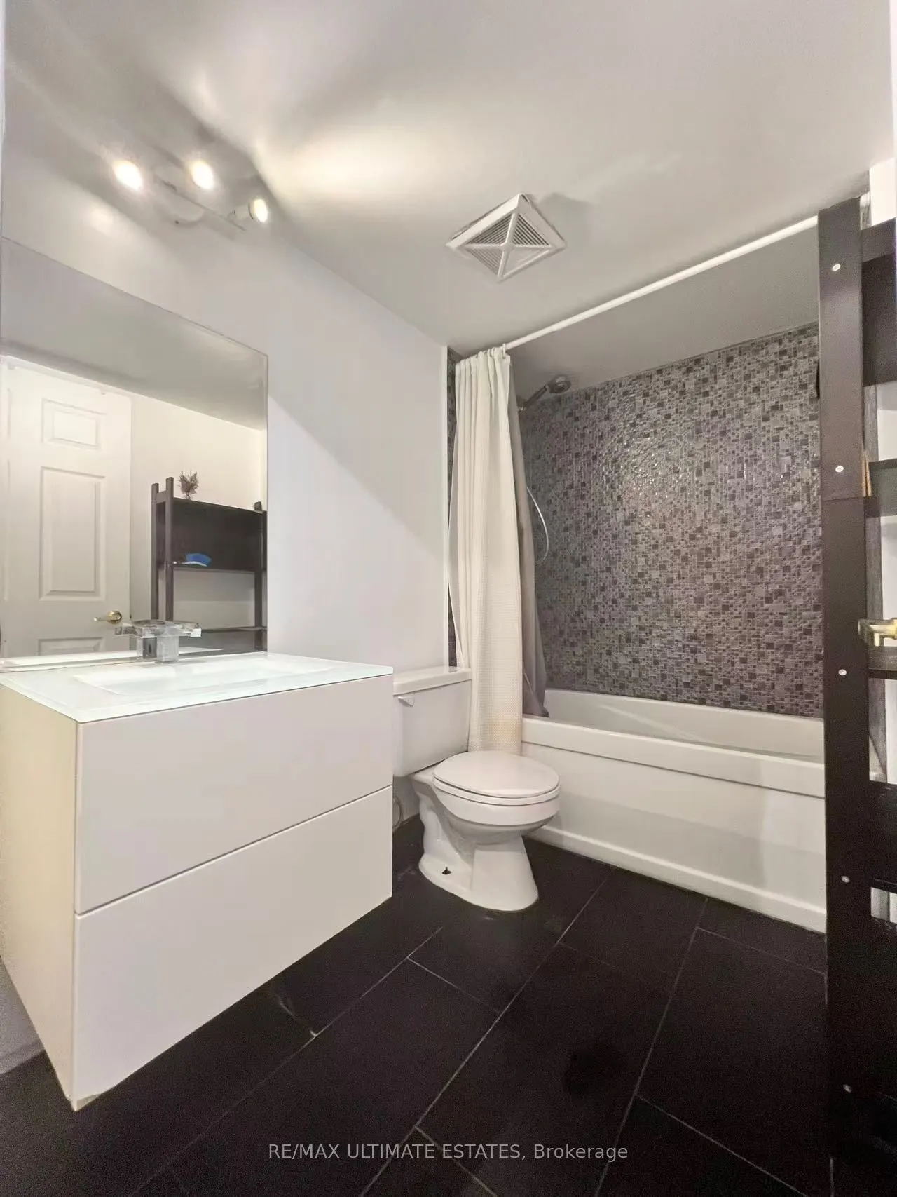 30 Grand Trunk Crescent, #3107