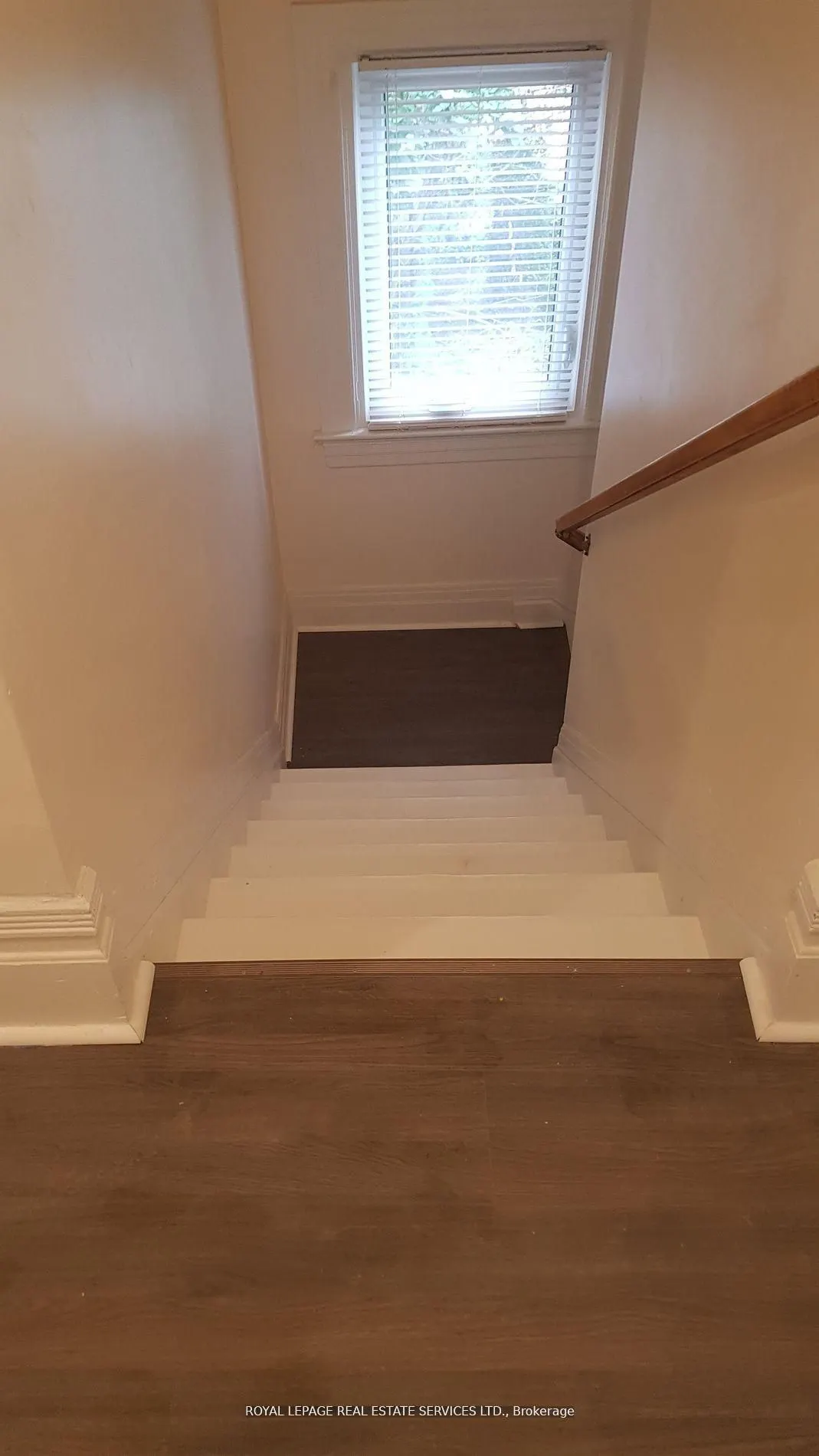241 Blythwood Road, #Main & 2nd Flr