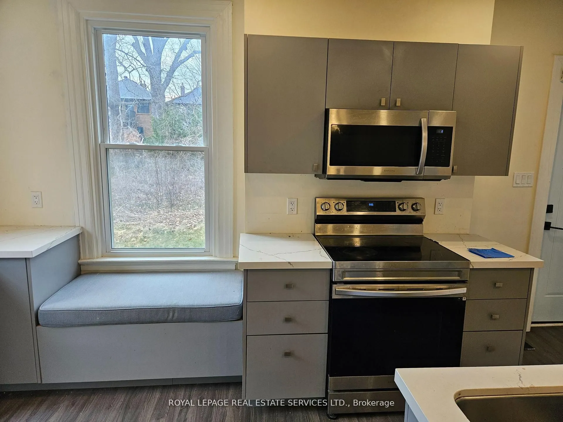241 Blythwood Road, #Main & 2nd Flr