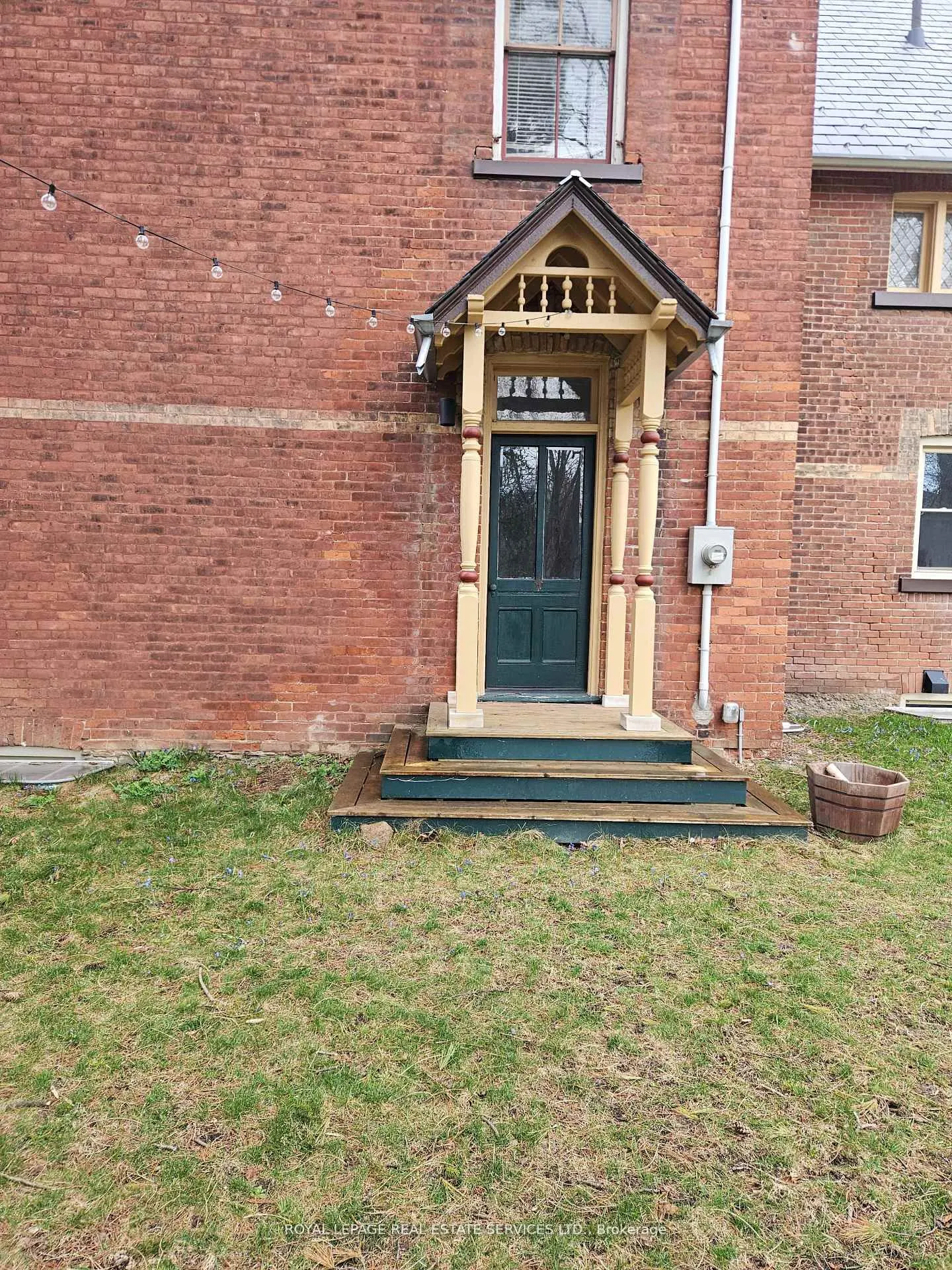 241 Blythwood Road, #Main & 2nd Flr