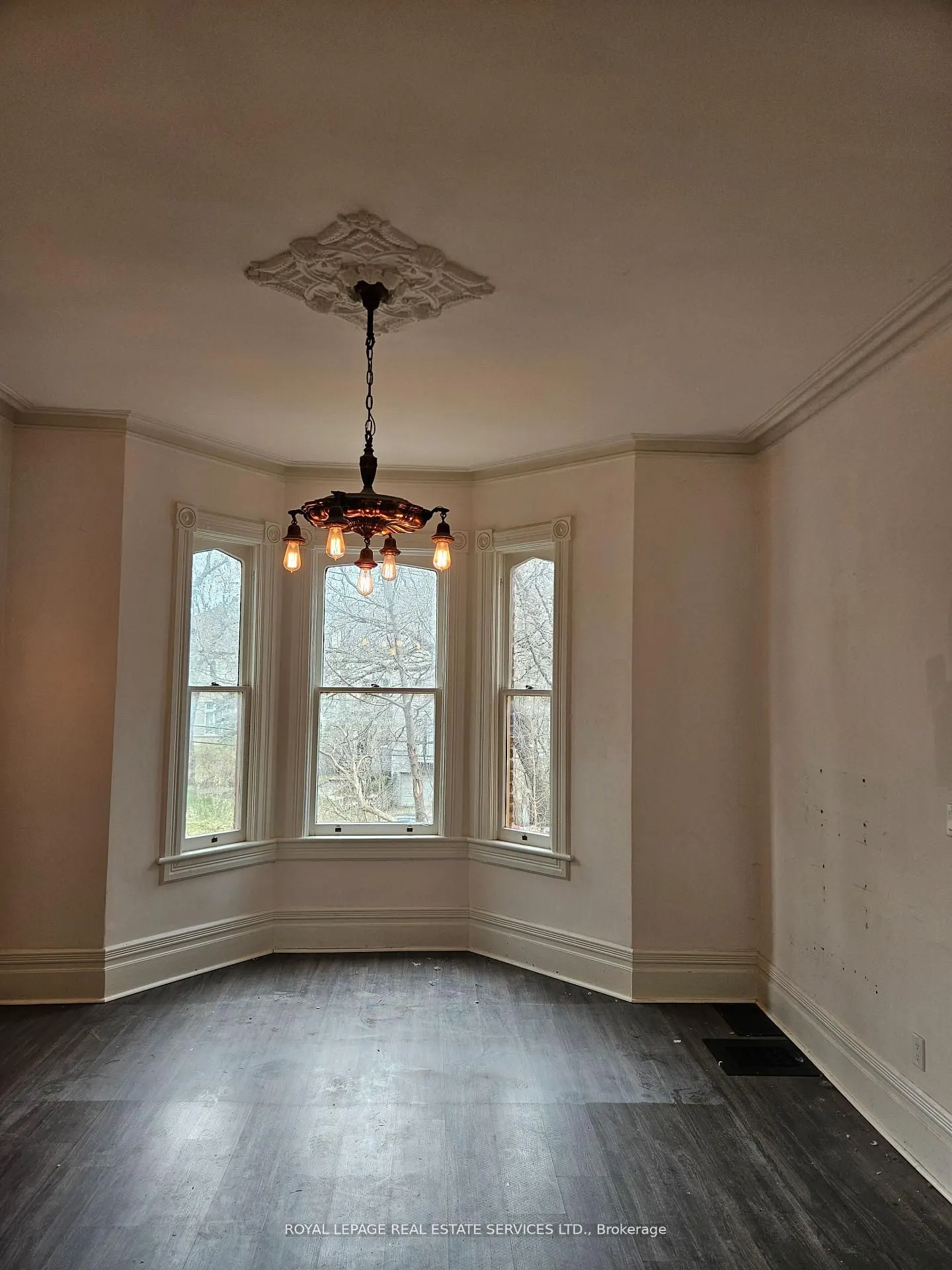 241 Blythwood Road, #Main & 2nd Flr