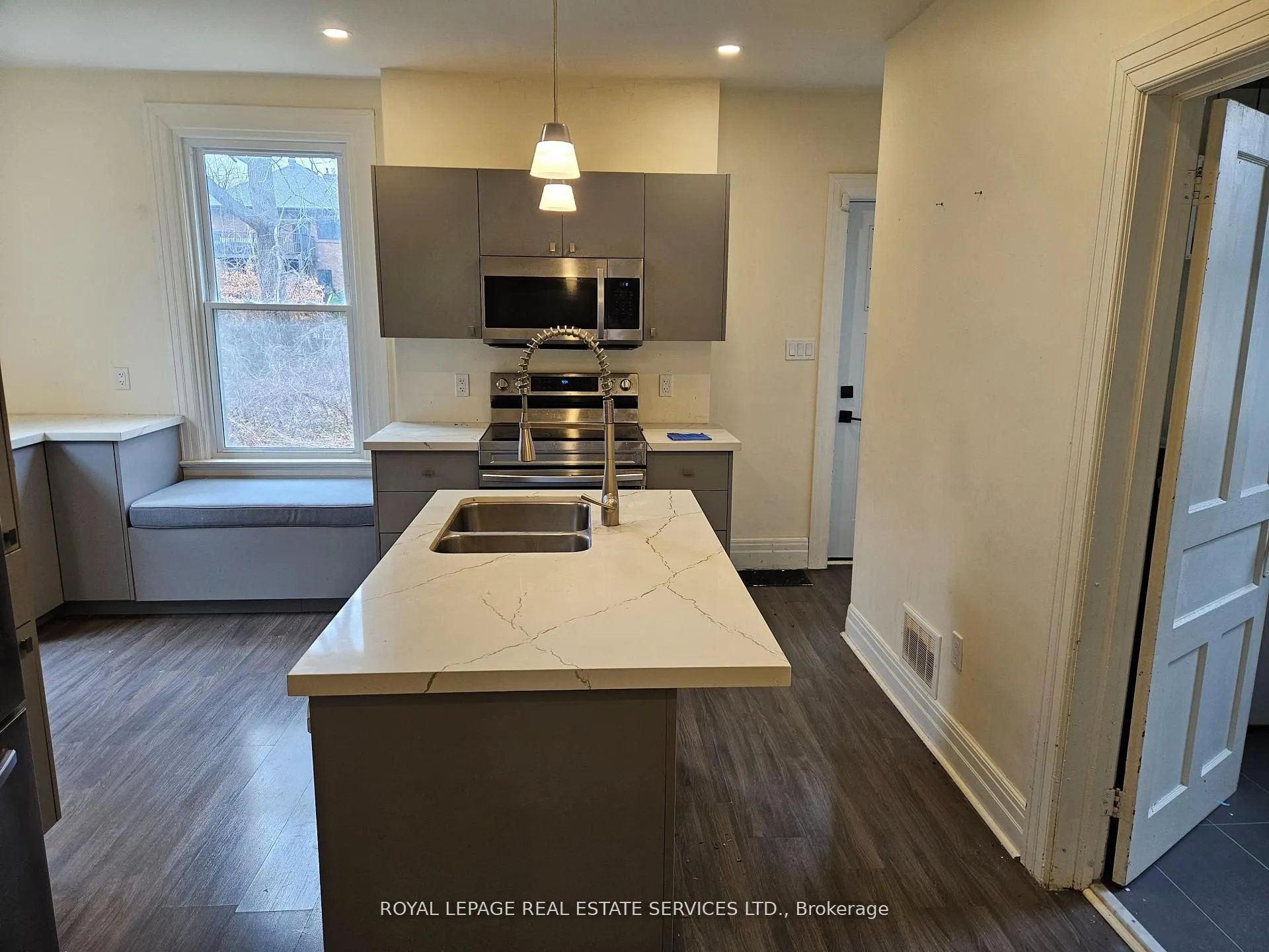 241 Blythwood Road, #Main & 2nd Flr