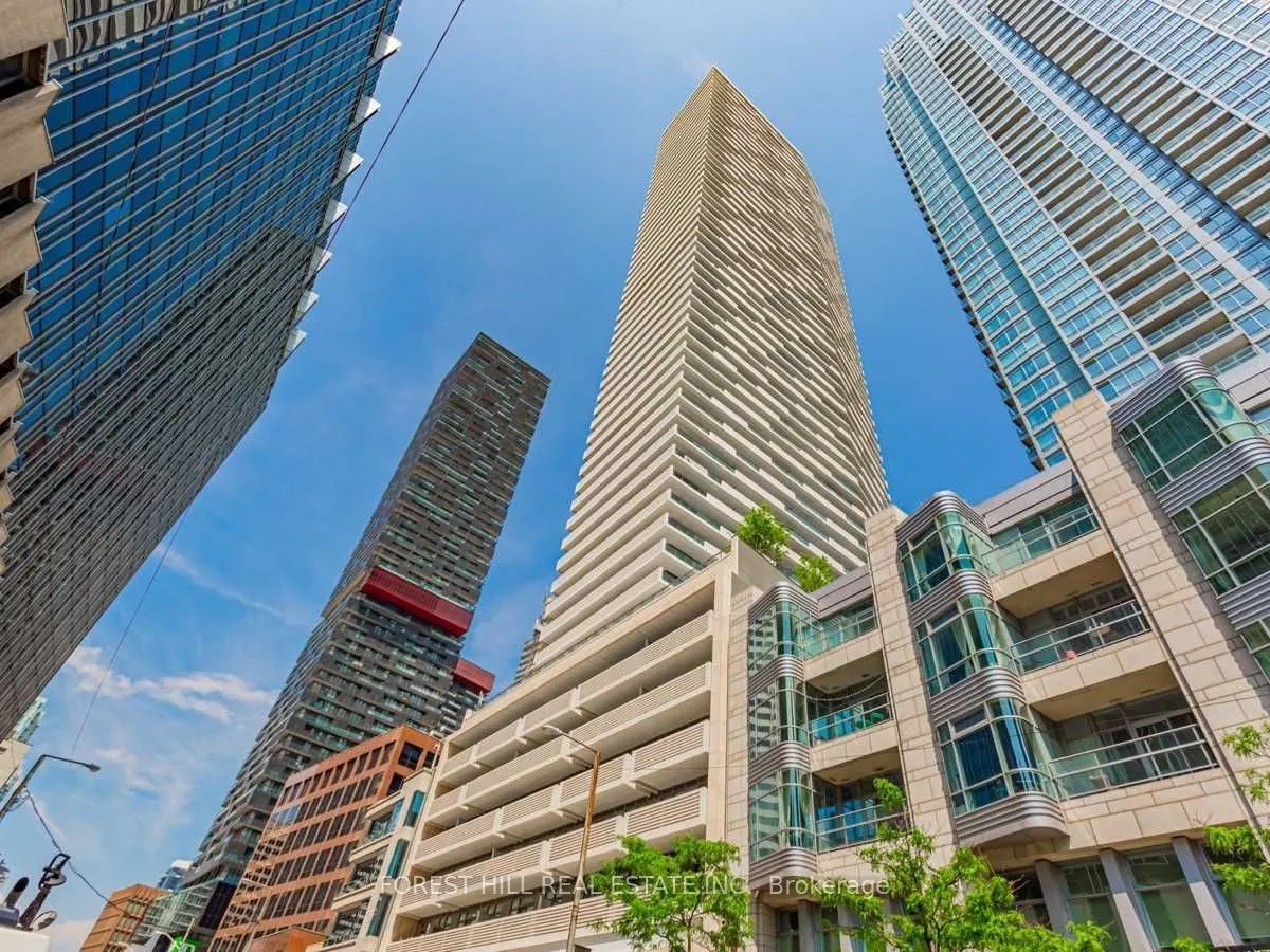 2221 Yonge Street, #5702