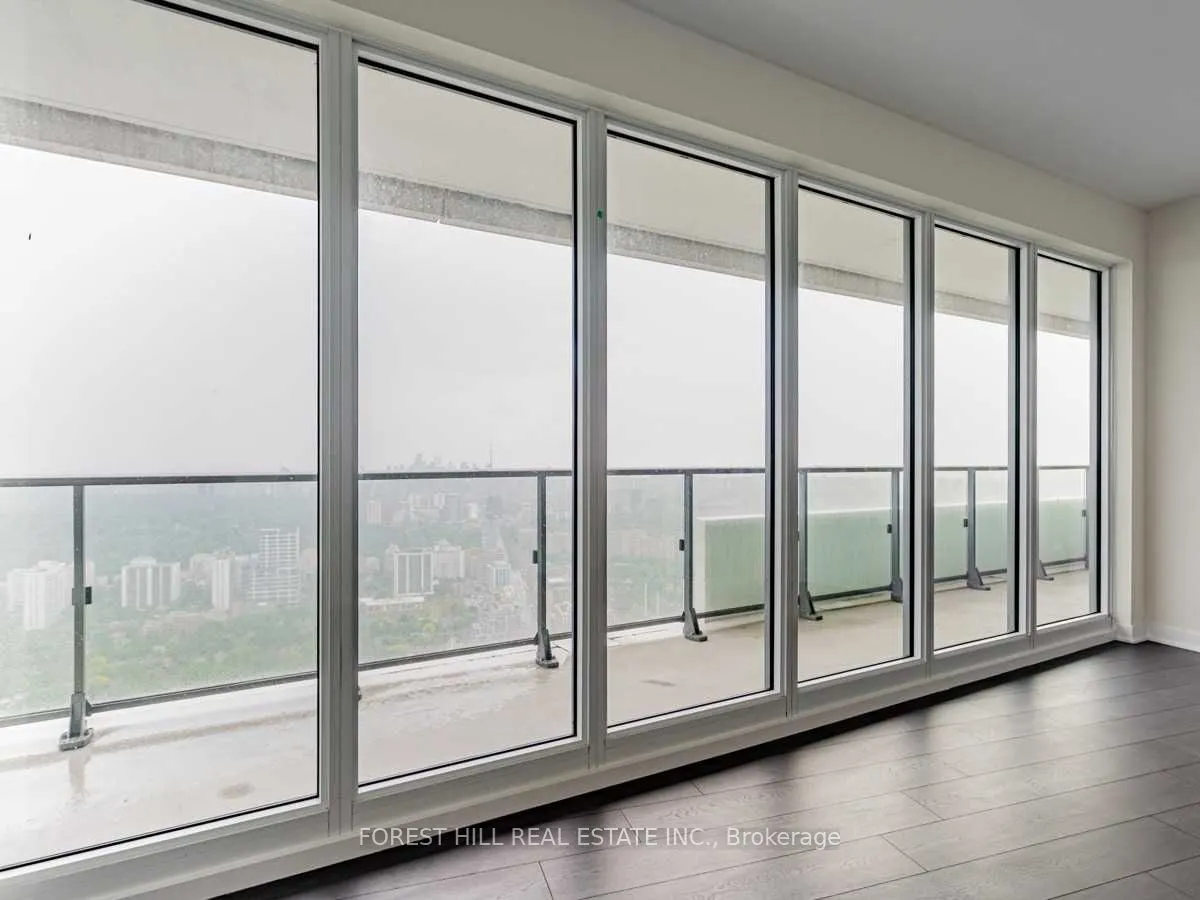 2221 Yonge Street, #5702