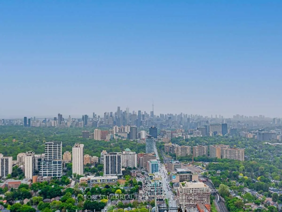 2221 Yonge Street, #5702
