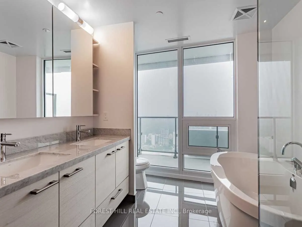 2221 Yonge Street, #5702