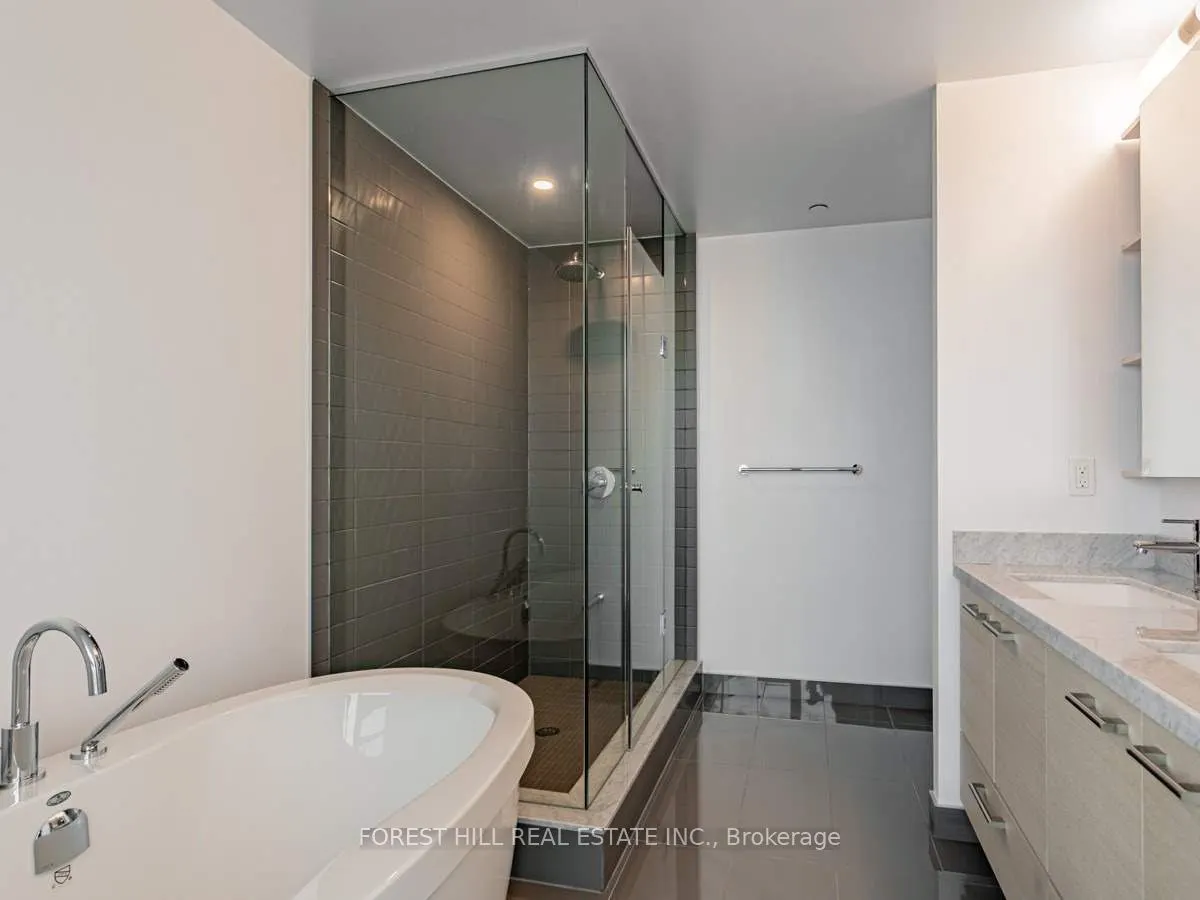 2221 Yonge Street, #5702