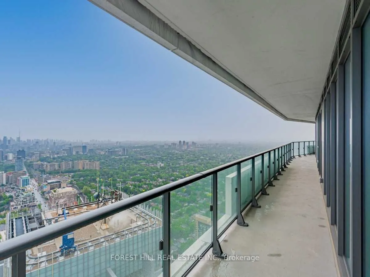 2221 Yonge Street, #5702
