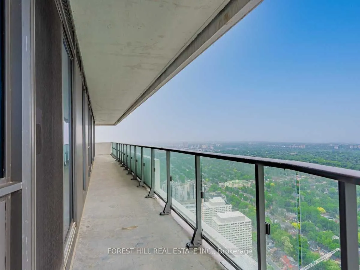 2221 Yonge Street, #5702