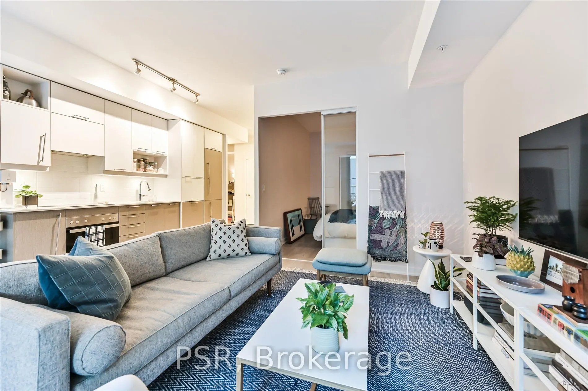 199 Richmond Street W, #218