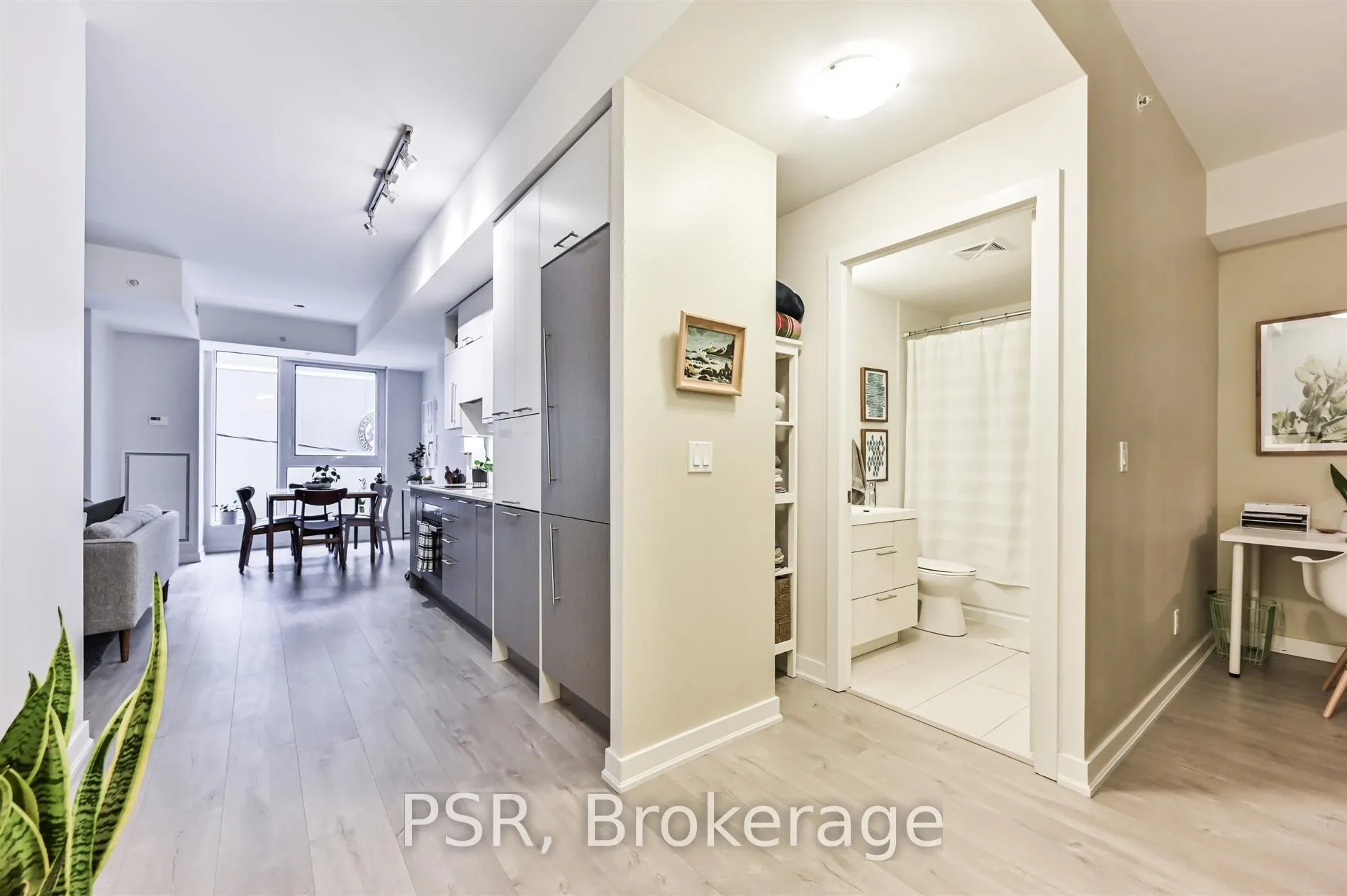 199 Richmond Street W, #218