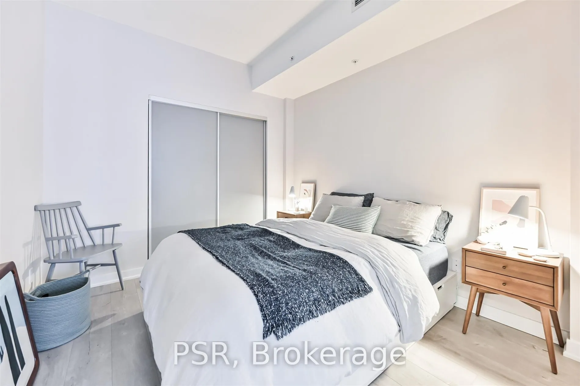 199 Richmond Street W, #218
