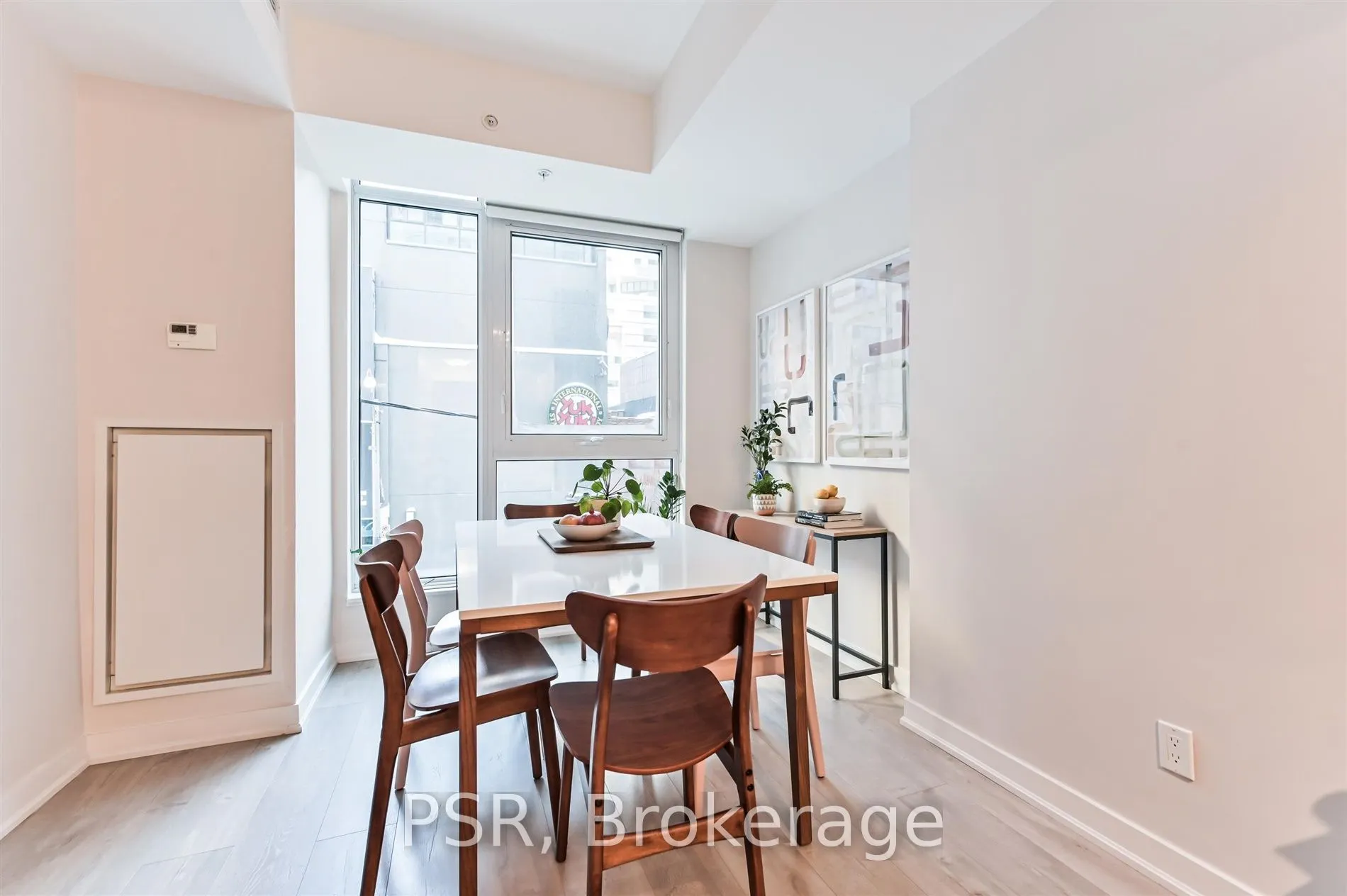 199 Richmond Street W, #218