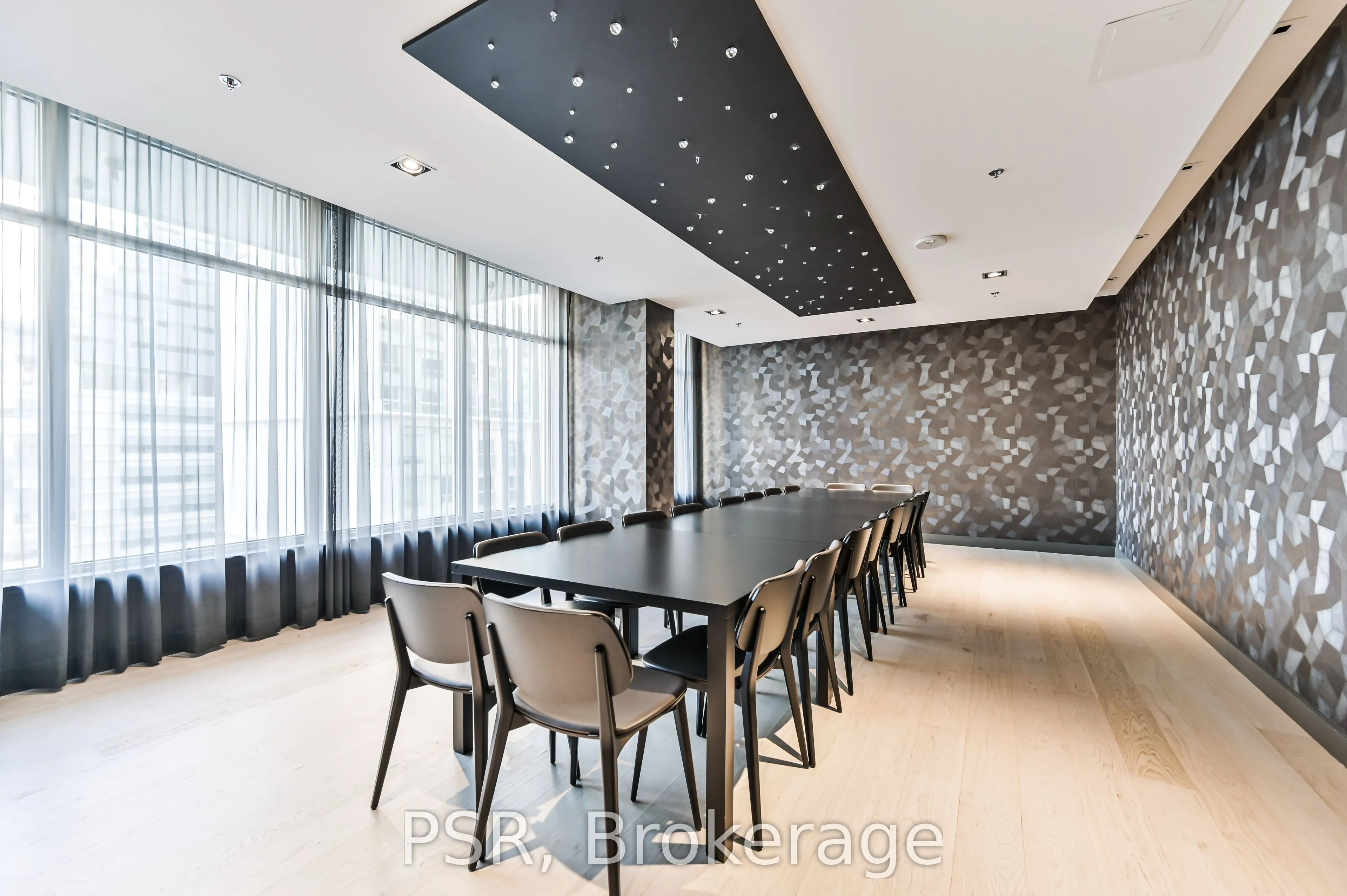 199 Richmond Street W, #218
