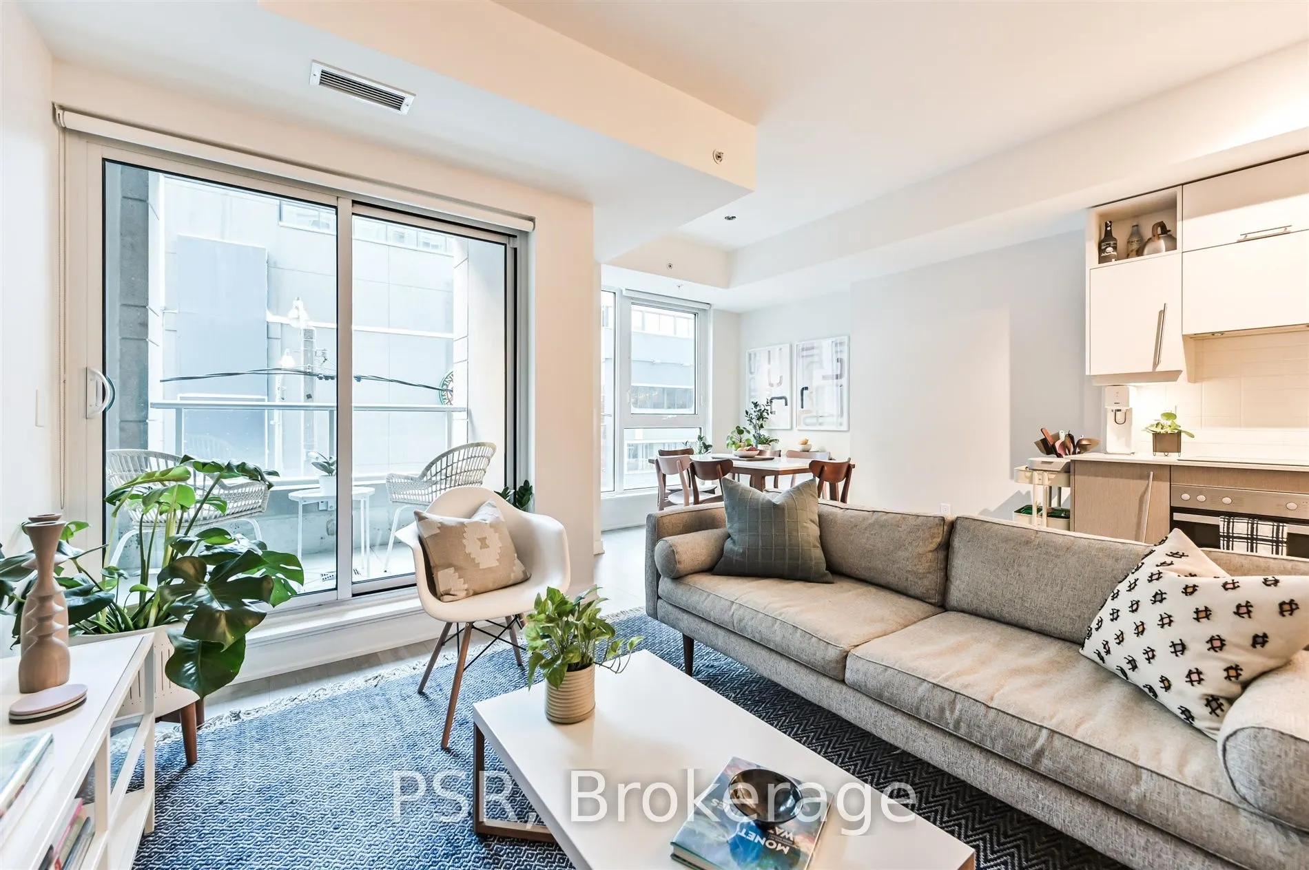 199 Richmond Street W, #218