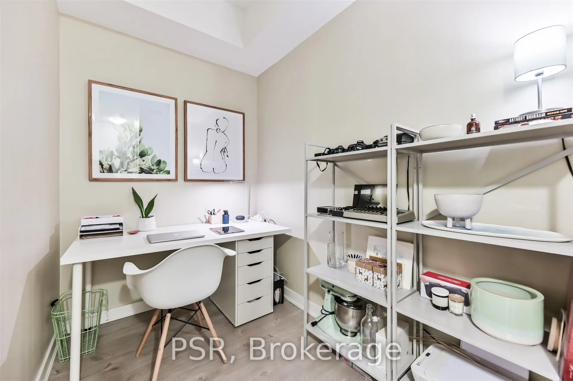 199 Richmond Street W, #218